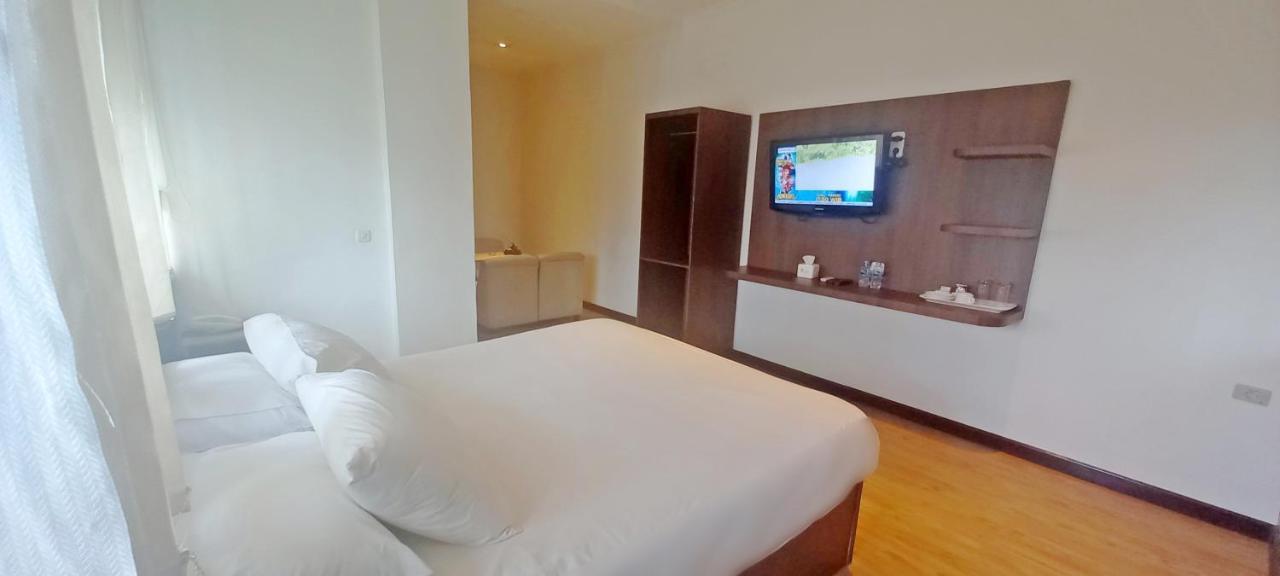 Hotel Aruni Ancol Jakarta Exterior photo